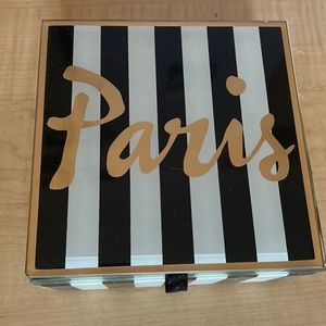 Jewelry box
